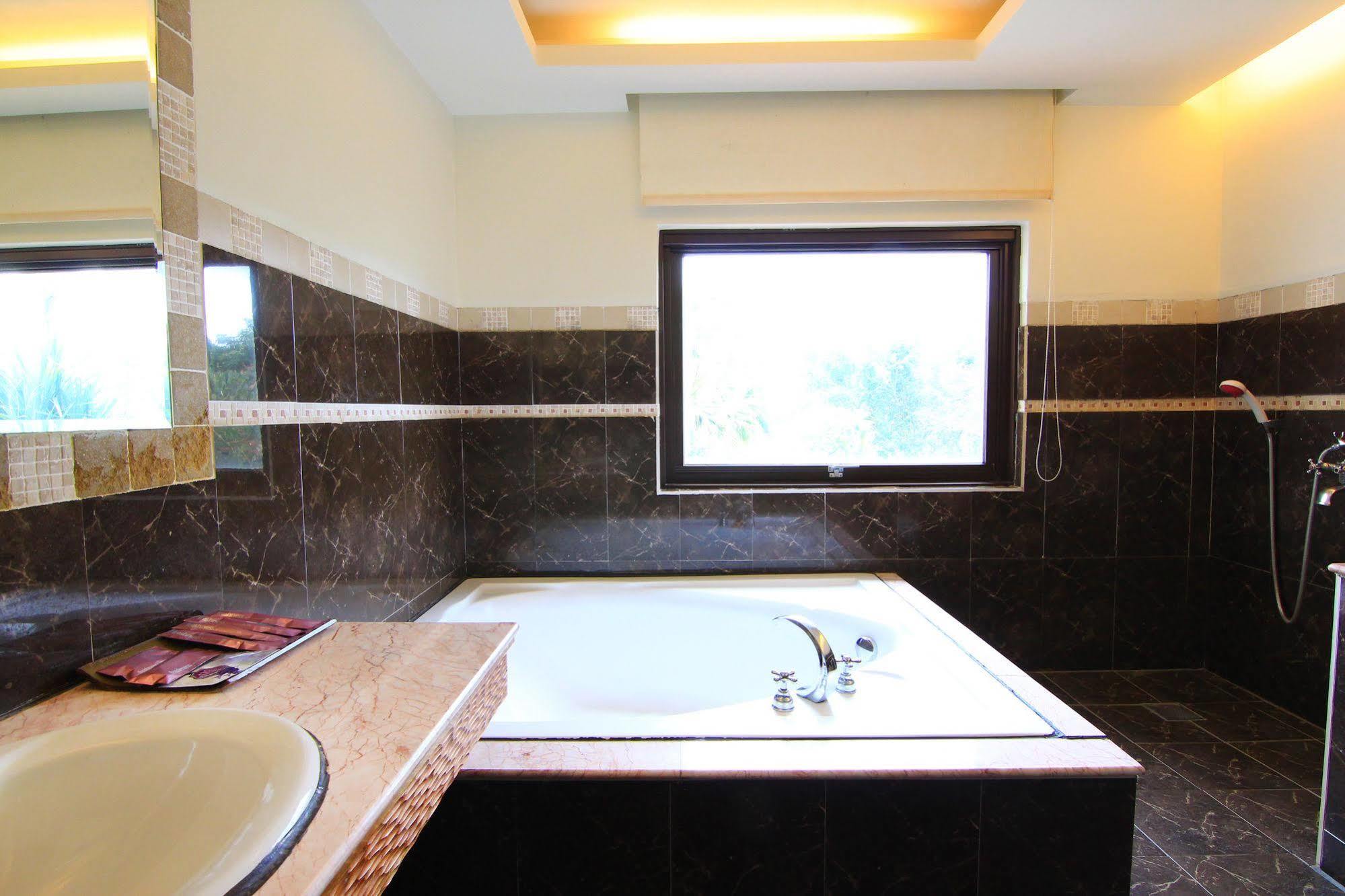 Palm Villa Guesthouse Nantou Екстер'єр фото